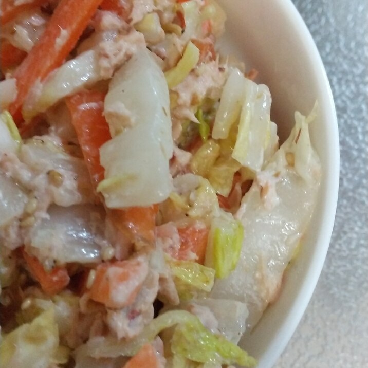 白菜とニンジンのツナゴママヨサラダ